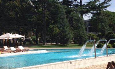 Apartment in villa, pool, garden, close to sea